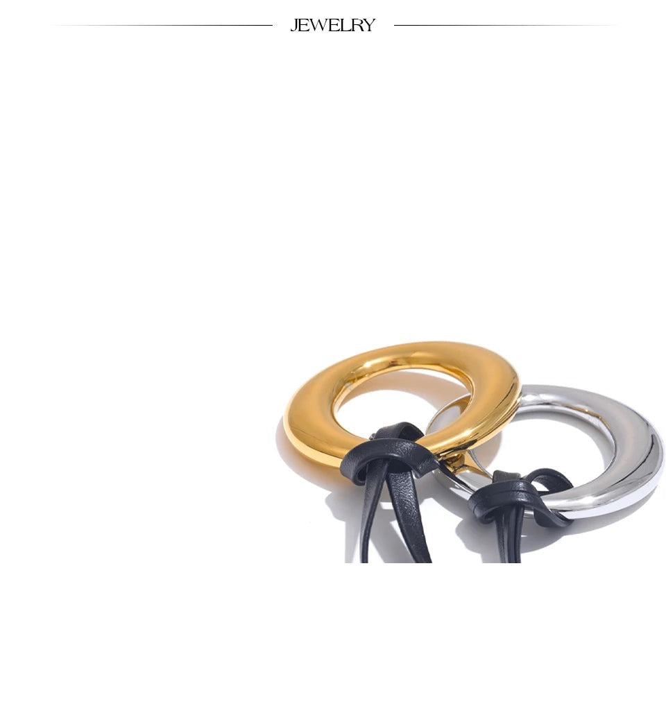 Coin geometric necklace in gold-plated stainless steel.