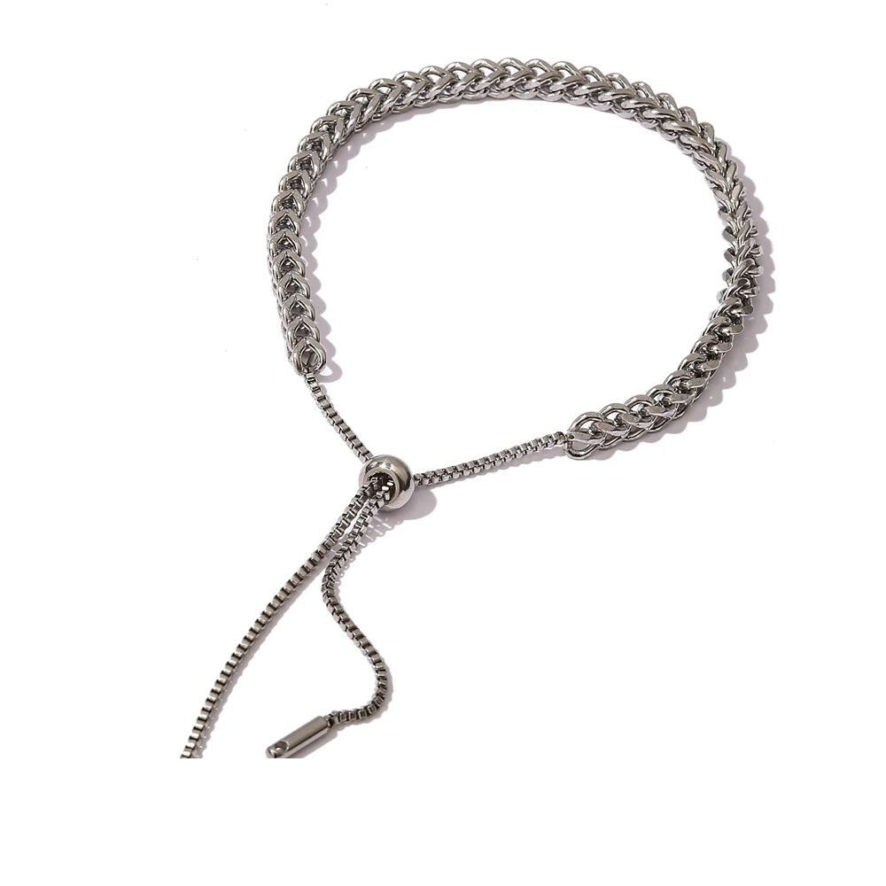 Minimalist geometric chain necklace in gold-plated stainless steel.