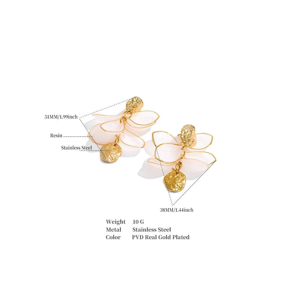 Resin acrylic flower earrings in gold-plated stainless steel with resin and acrylic.