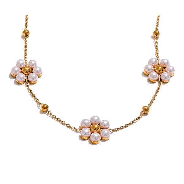 Gold-plated stainless steel necklace with pearls.