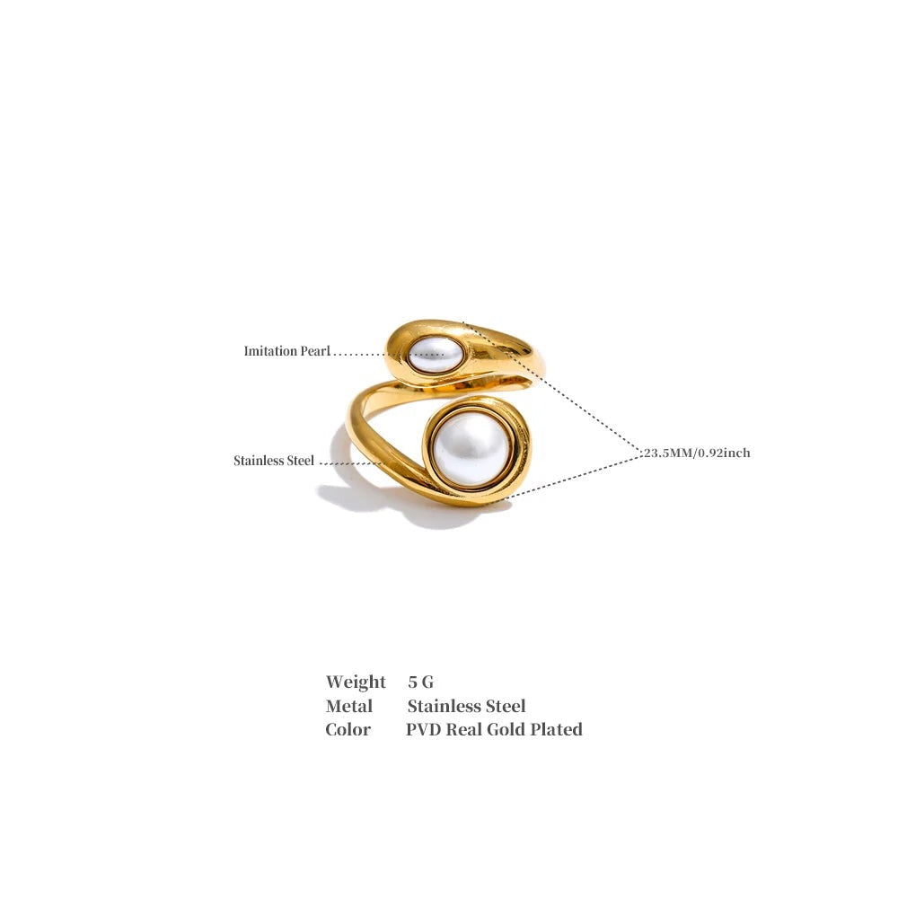 Pearl natural stone geometric ring in 18K gold-plated stainless steel with pearl and natural stone.