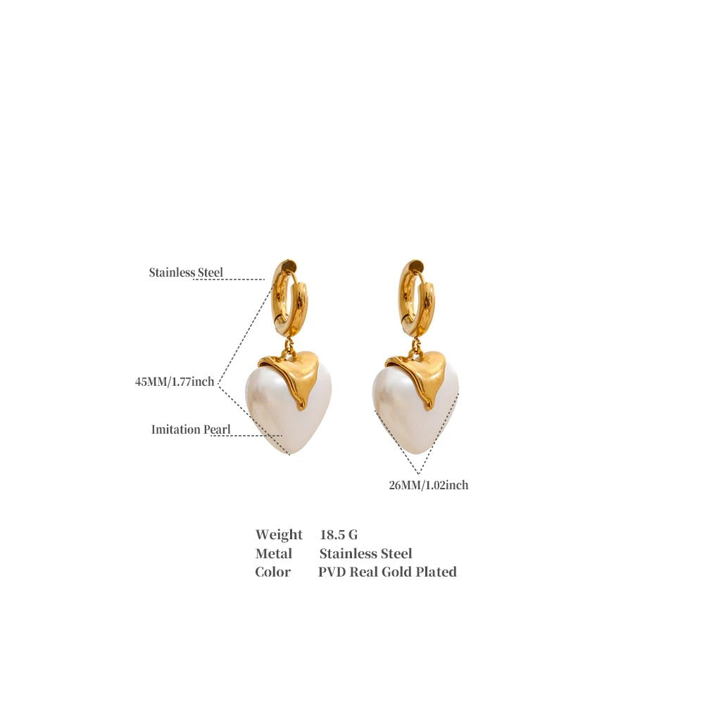 Pearl heart earrings in gold-plated stainless steel with pearl.