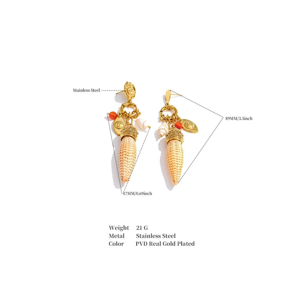Geometric earrings in gold-plated stainless steel.