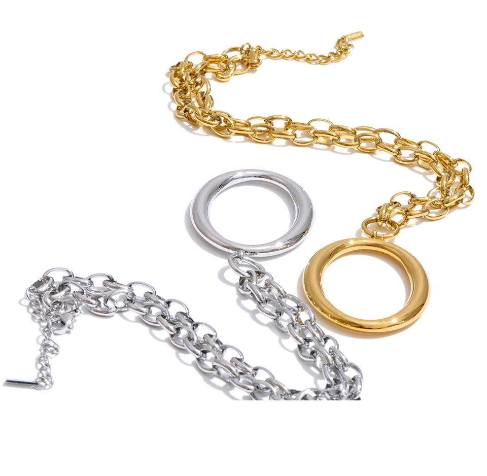 Geometric necklace in gold-plated stainless steel.
