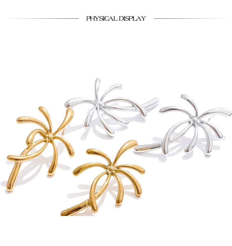 Geometric earrings in gold-plated stainless steel.