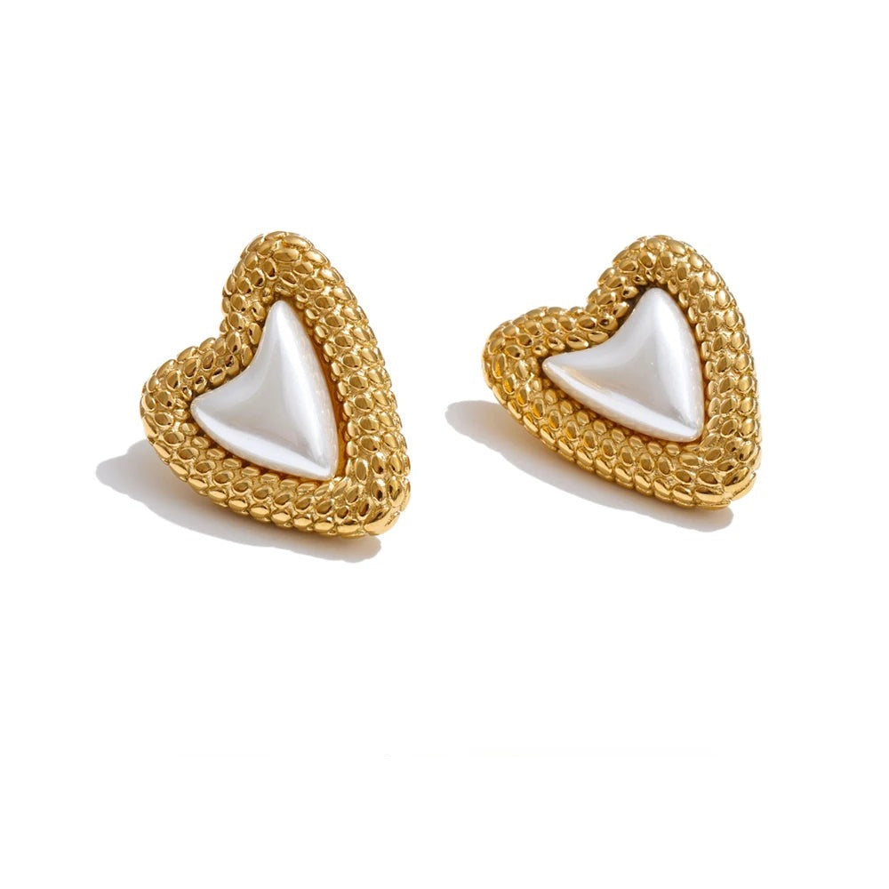 Gold-plated stainless steel earrings with pearl.