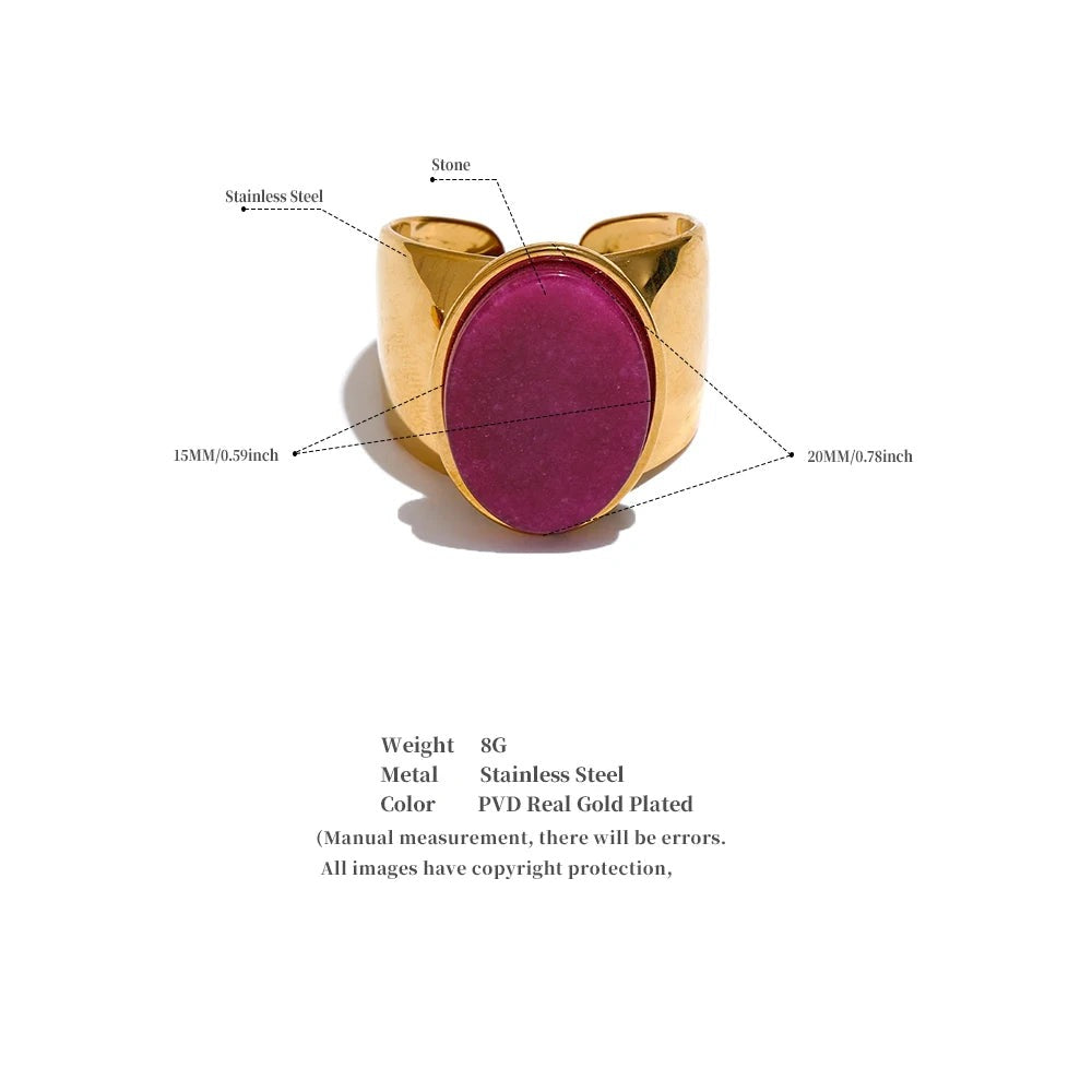 Natural stone geometric ring in gold-plated stainless steel with natural stone.