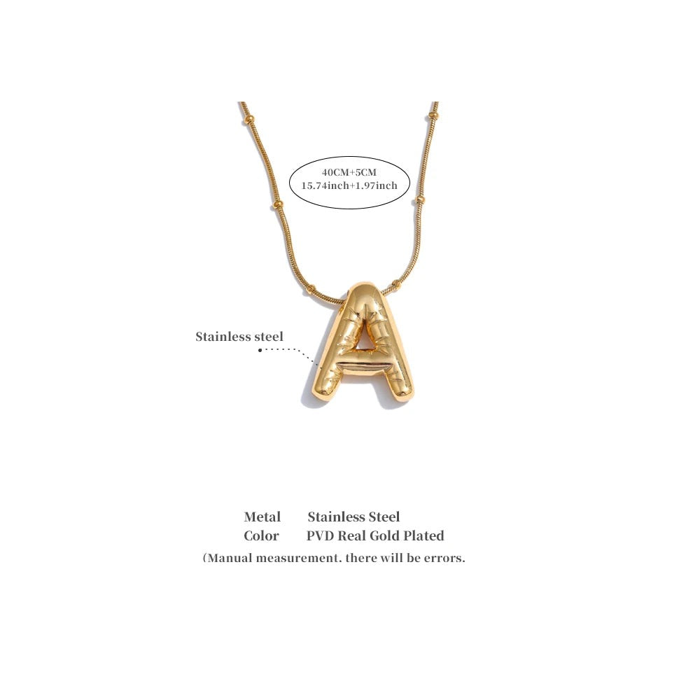 Geometric chain necklace in gold-plated stainless steel.