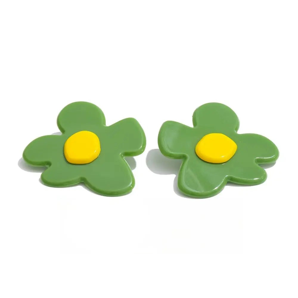 Earrings made of gold-plated stainless steel with resin and acrylic.