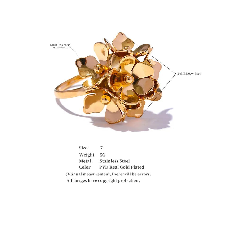 Flower ring in 18K gold-plated stainless steel.