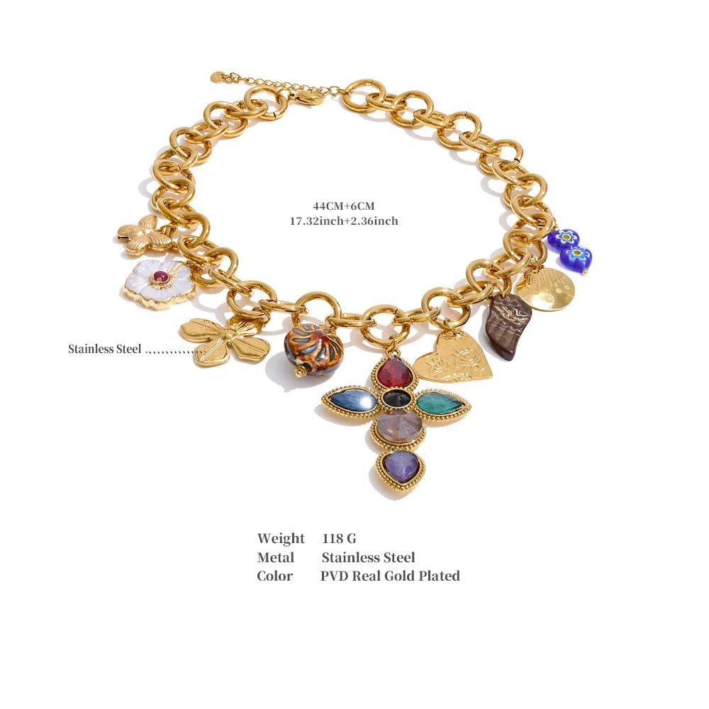 Cubic zirconia heart flower necklace in gold-plated stainless steel with cubic zirconia.
