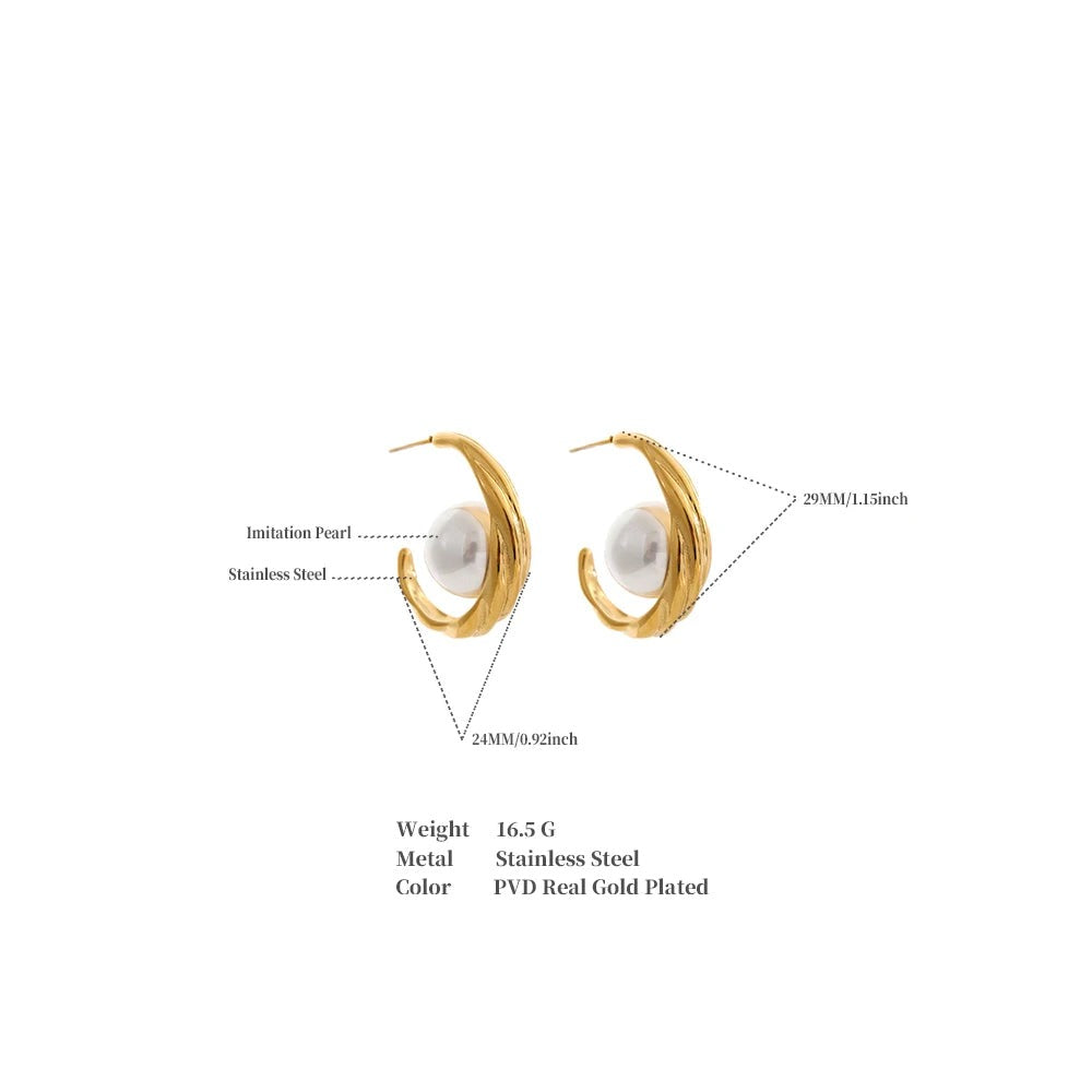 Pearl geometric earrings in gold-plated stainless steel with pearl.