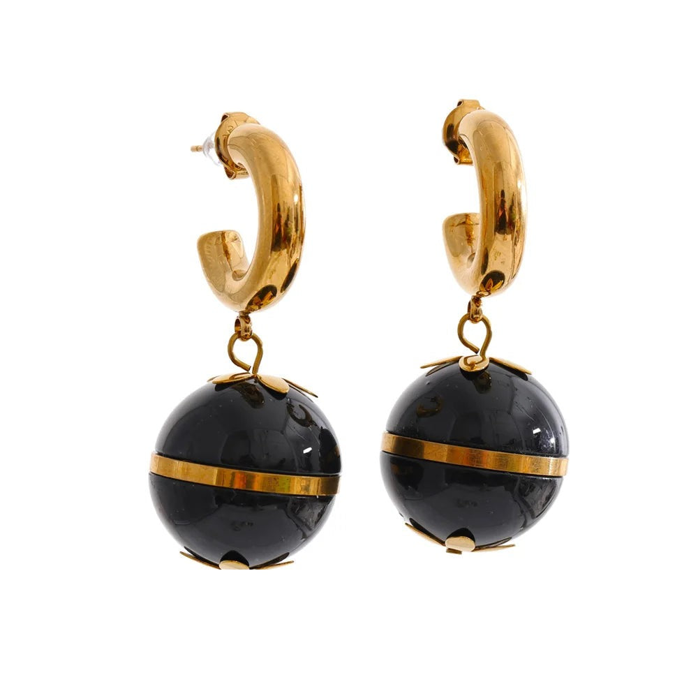 Resin acrylic beaded earrings in gold-plated stainless steel with resin and acrylic.