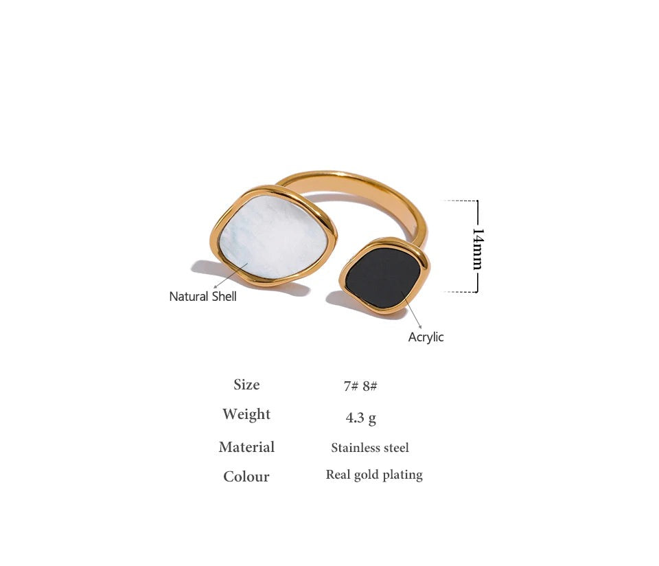 Shell acrylic geometric ring in 18K gold-plated 316L stainless steel with shell and acrylic.