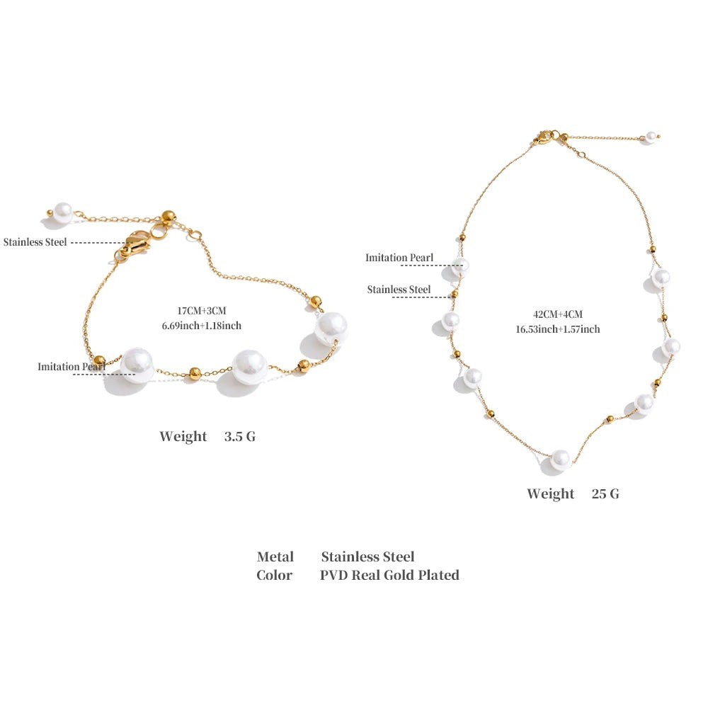 Pearl beaded geometric necklace in gold-plated stainless steel with pearl.