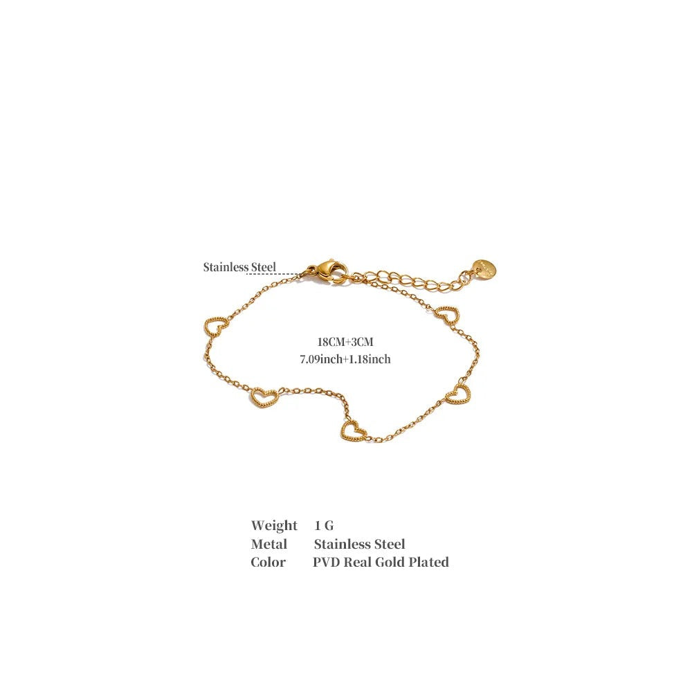 Heart geometric chain necklace in gold-plated stainless steel.