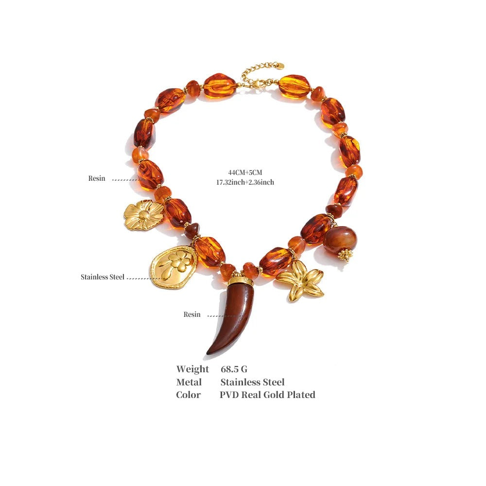 Amber resin flower necklace in gold-plated stainless steel with resin.
