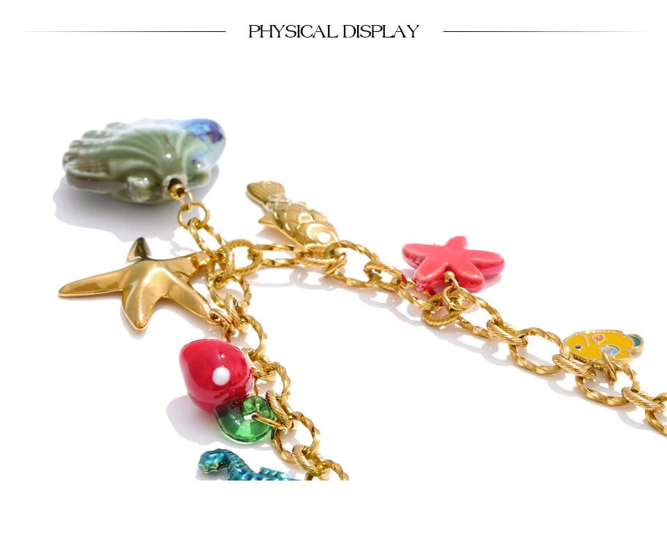 Shell enamel star necklace in gold-plated stainless steel with shell and enamel.
