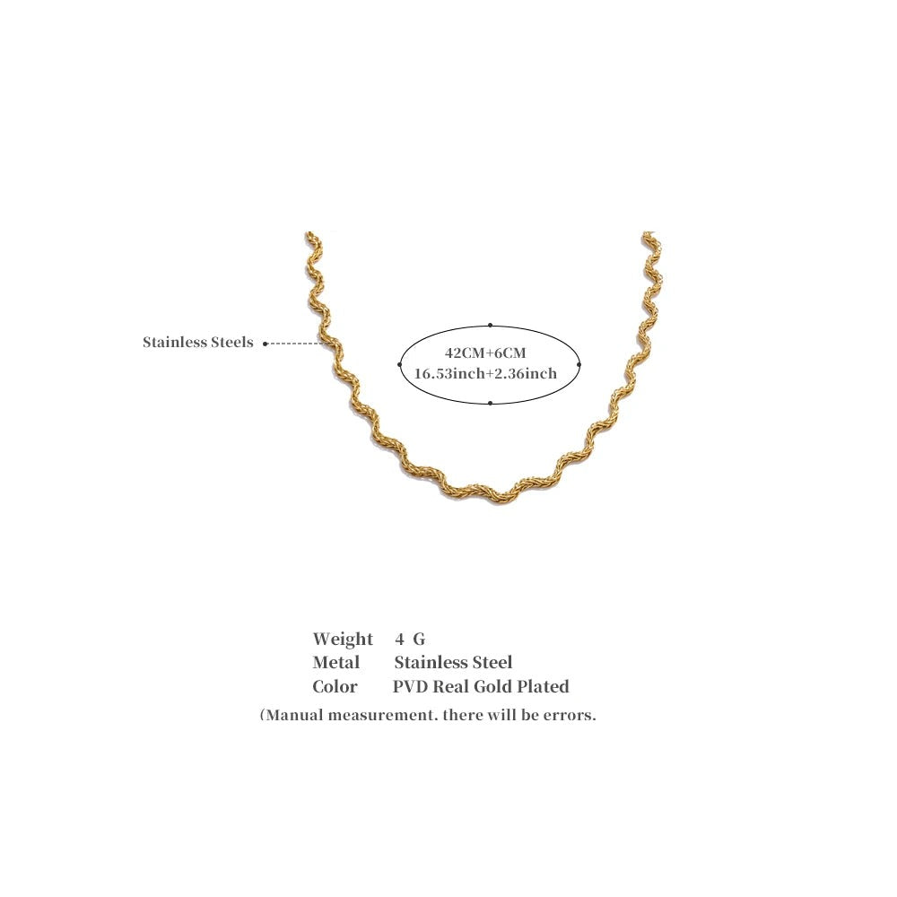 Geometric chain necklace in gold-plated stainless steel.