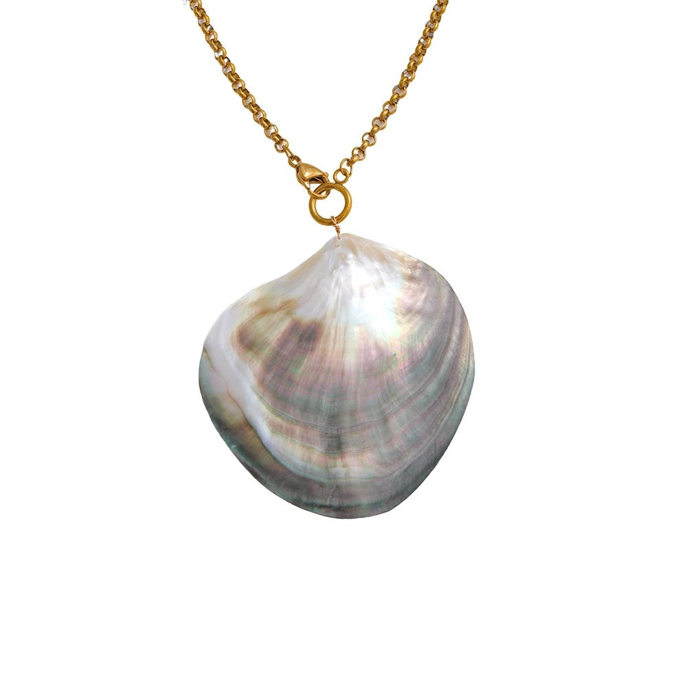 Gold-plated stainless steel necklace featuring pearl and shell.