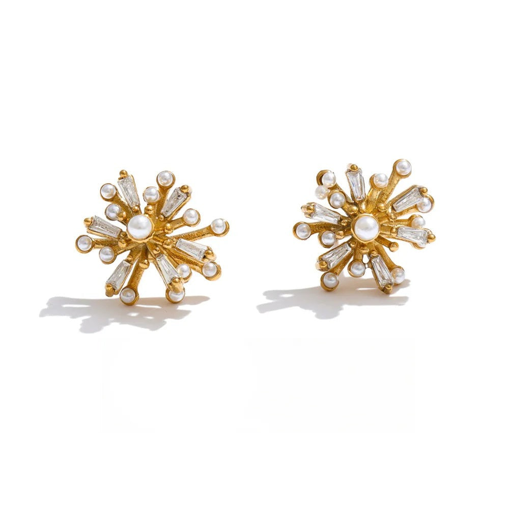 Gold-plated earrings with pearl and cubic zirconia.