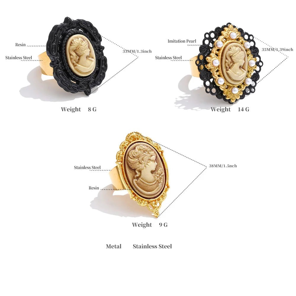 Pearl resin geometric ring in 18K gold-plated stainless steel with pearl and resin.