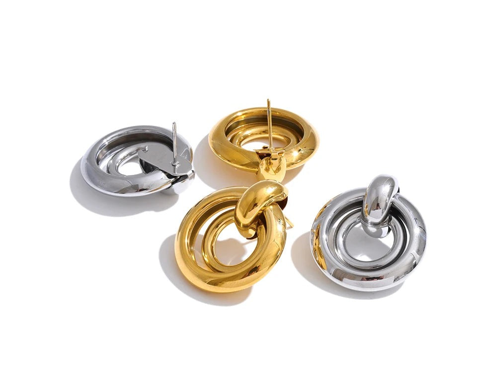 Geometric earrings in gold-plated stainless steel.