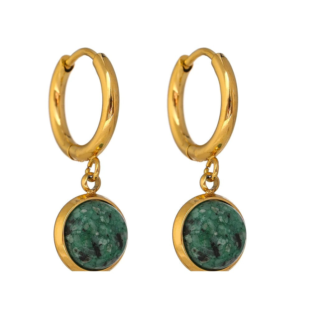 Green natural stone geometric earrings in gold-plated stainless steel with natural stone.
