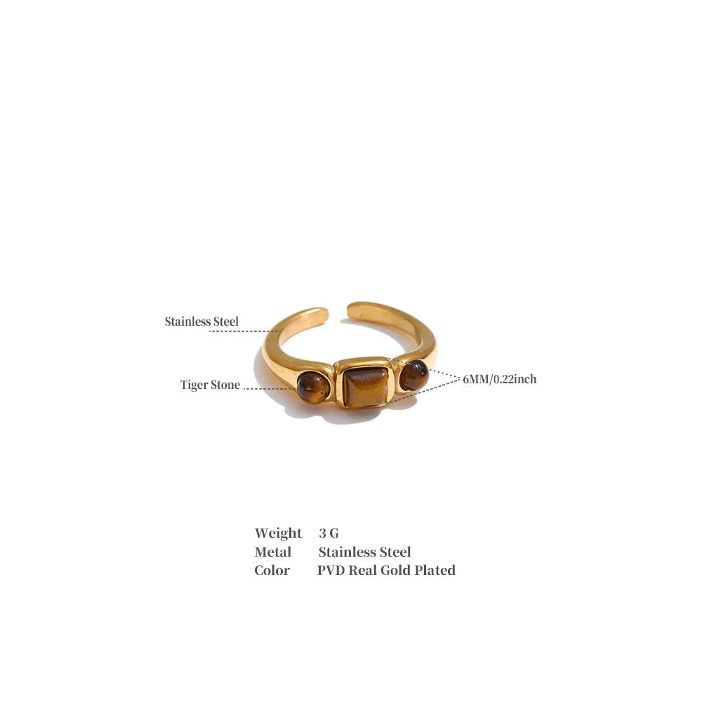 Natural stone geometric ring in 18K gold-plated stainless steel with natural stone.