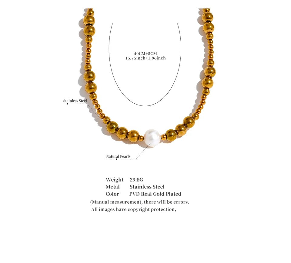 Freshwater pearl geometric necklace in 18K gold-plated stainless steel with freshwater pearl.