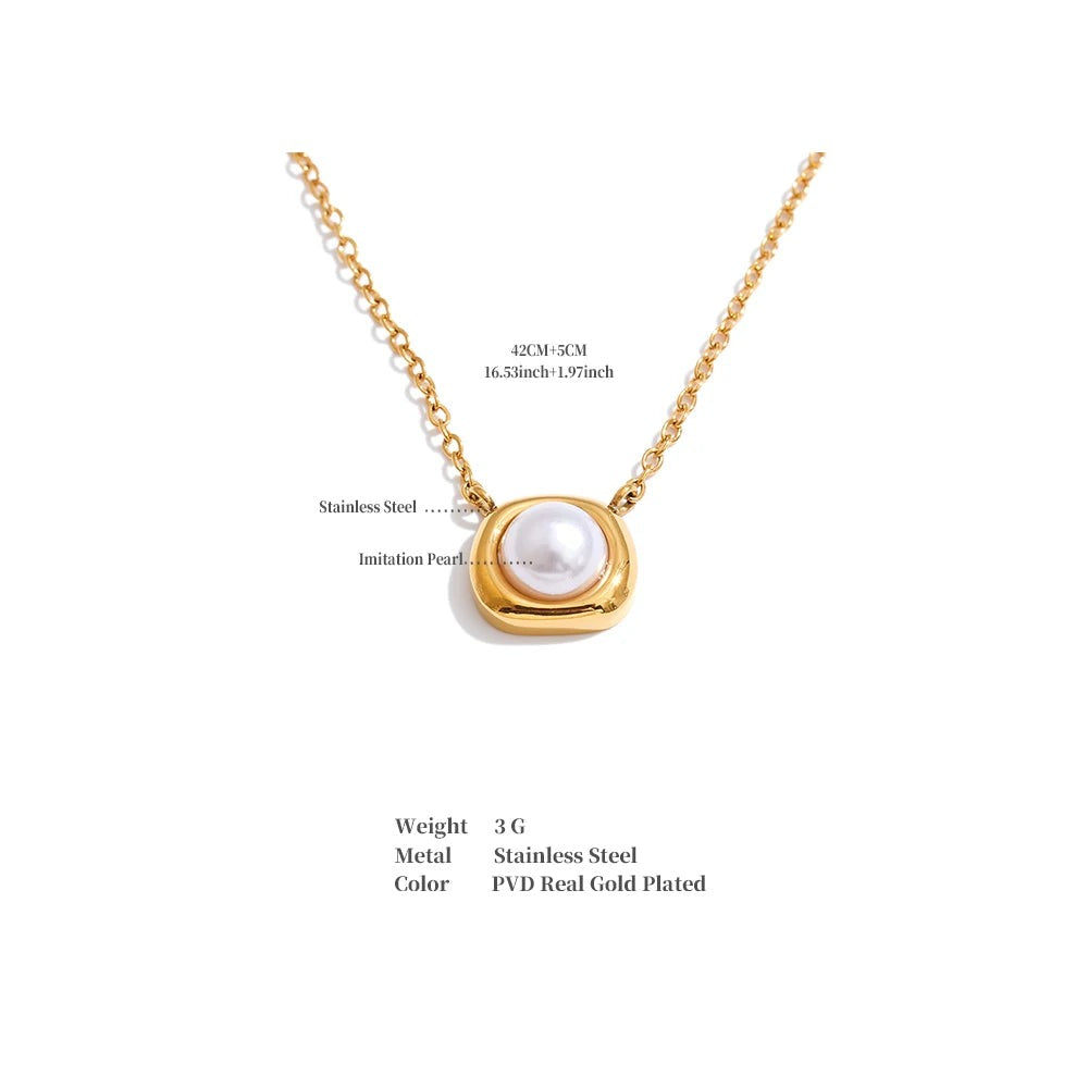 Pearl geometric necklace in gold-plated stainless steel with pearl.