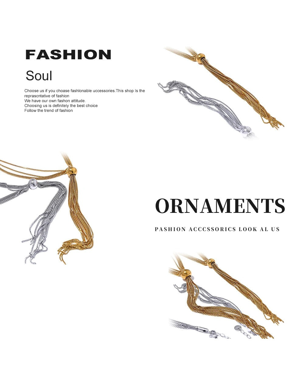 Geometric chain necklace in gold-plated stainless steel.