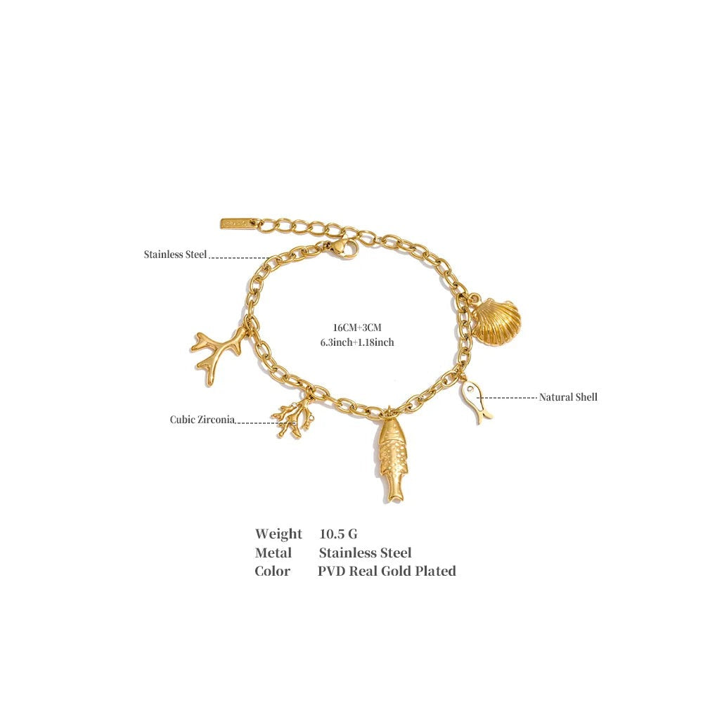 Shell geometric chain necklace in gold-plated stainless steel with shell.