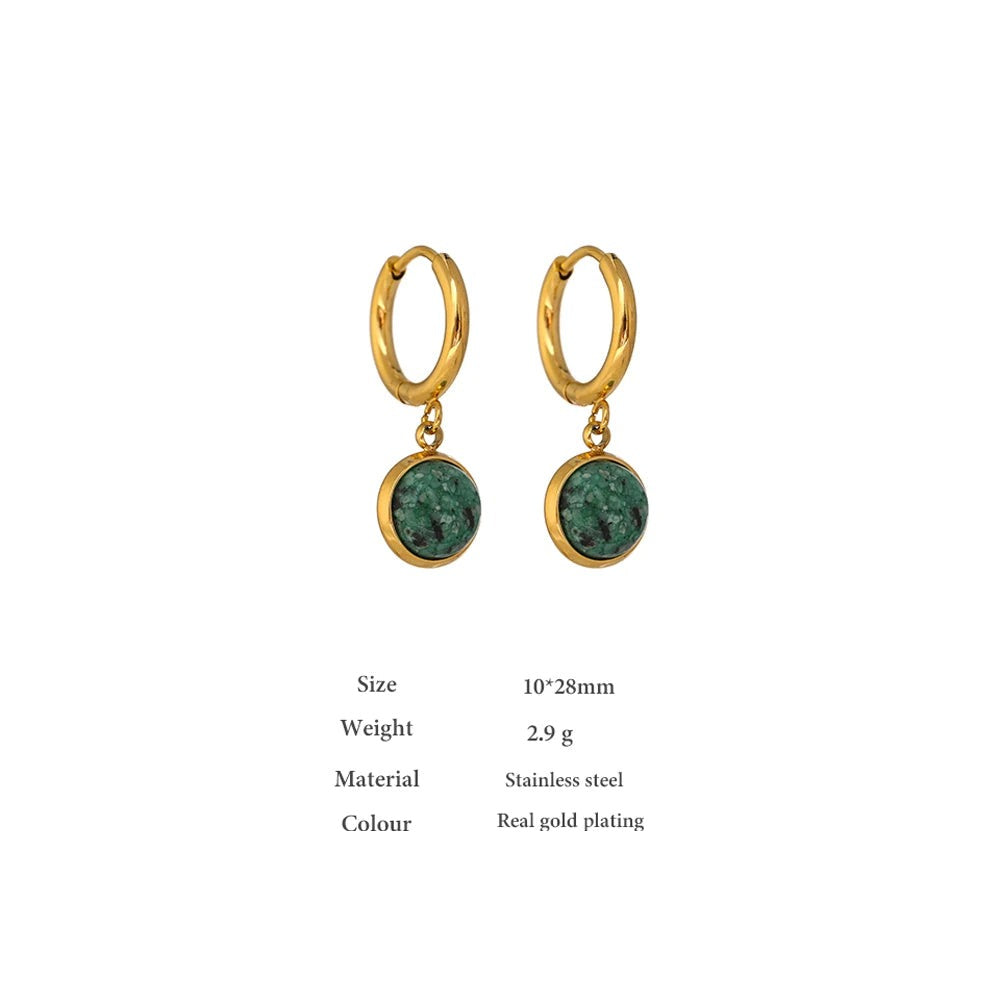 Green natural stone geometric earrings in gold-plated stainless steel with natural stone.