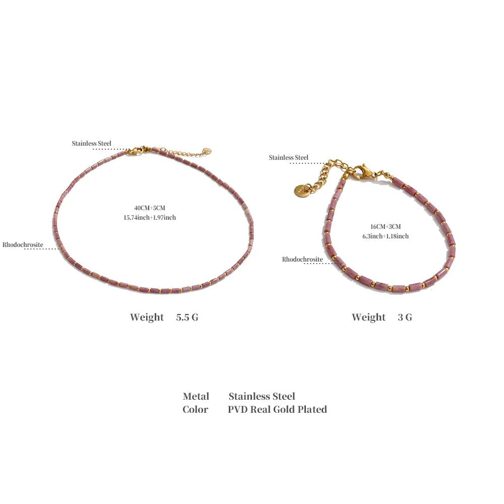 Natural stone beaded geometric necklace in gold-plated stainless steel with natural stone.