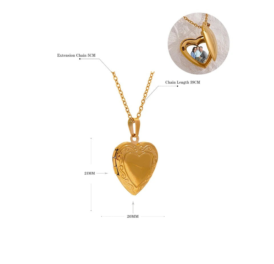 Heart necklace in gold-plated stainless steel.
