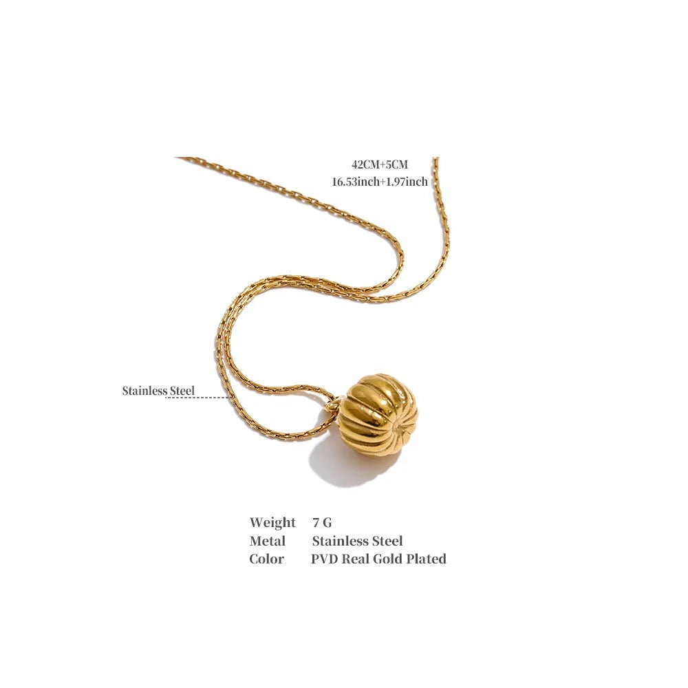 Geometric necklace in gold-plated stainless steel.