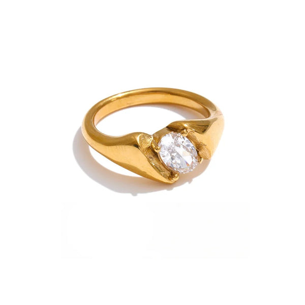 Ring made of 18k gold-plated stainless steel with cubic zirconia.