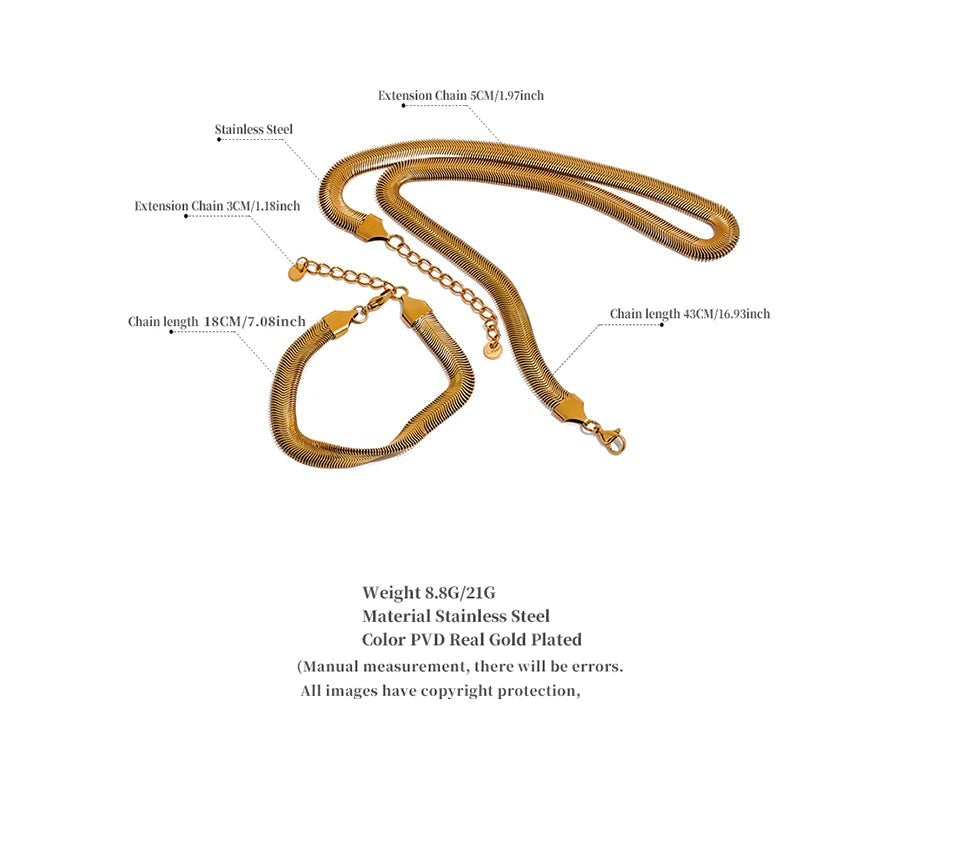 Geometric chain necklace in gold-plated stainless steel.
