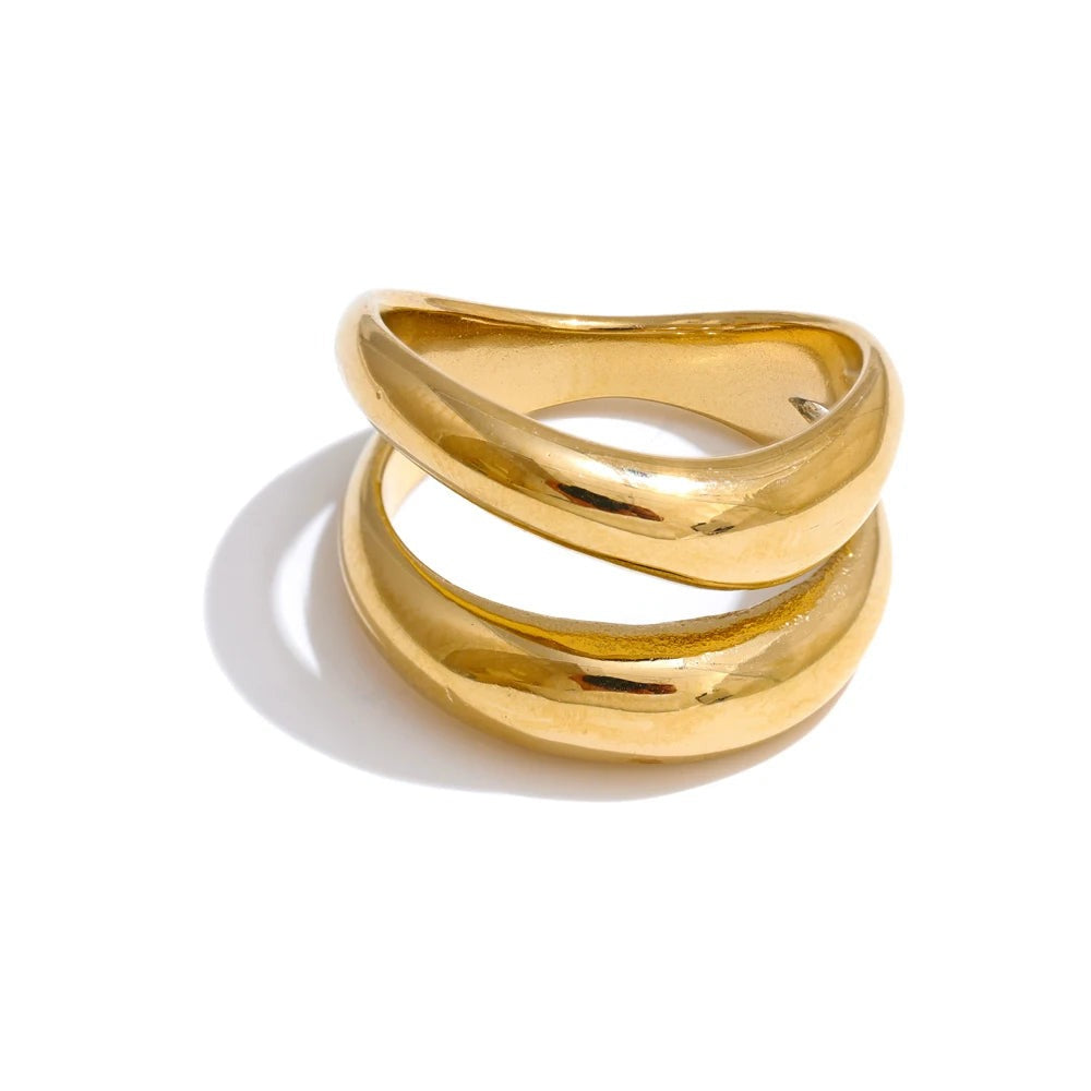 Gold-plated stainless steel ring with three interconnected rings.