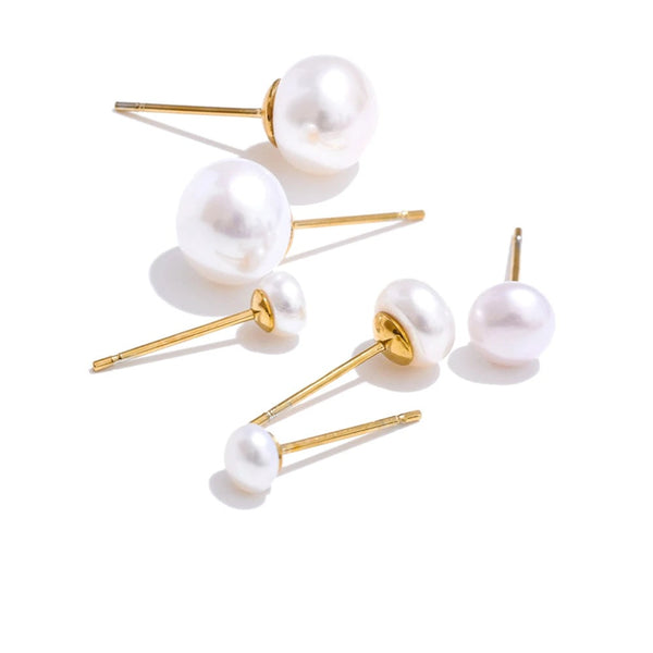 Gold-plated stainless steel earrings with freshwater pearls.