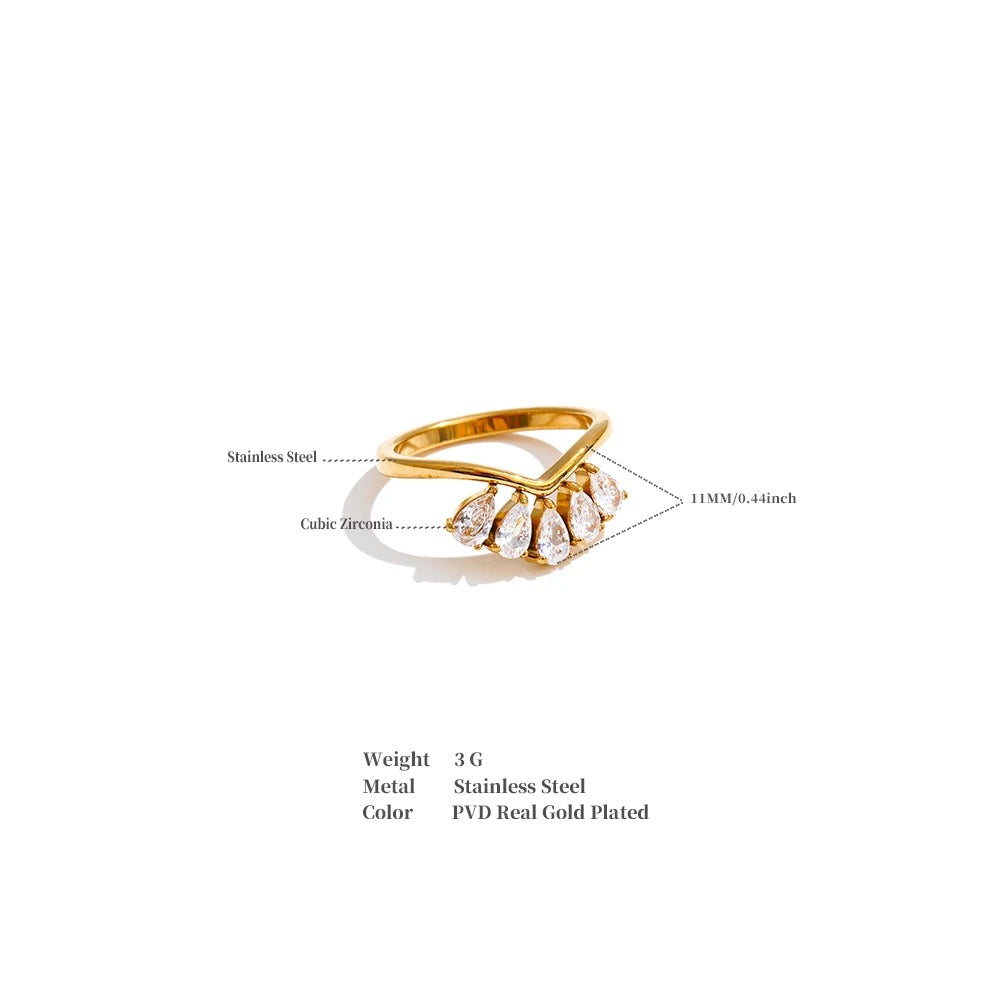 Cubic zirconia flower geometric ring in 18K gold-plated stainless steel with cubic zirconia.