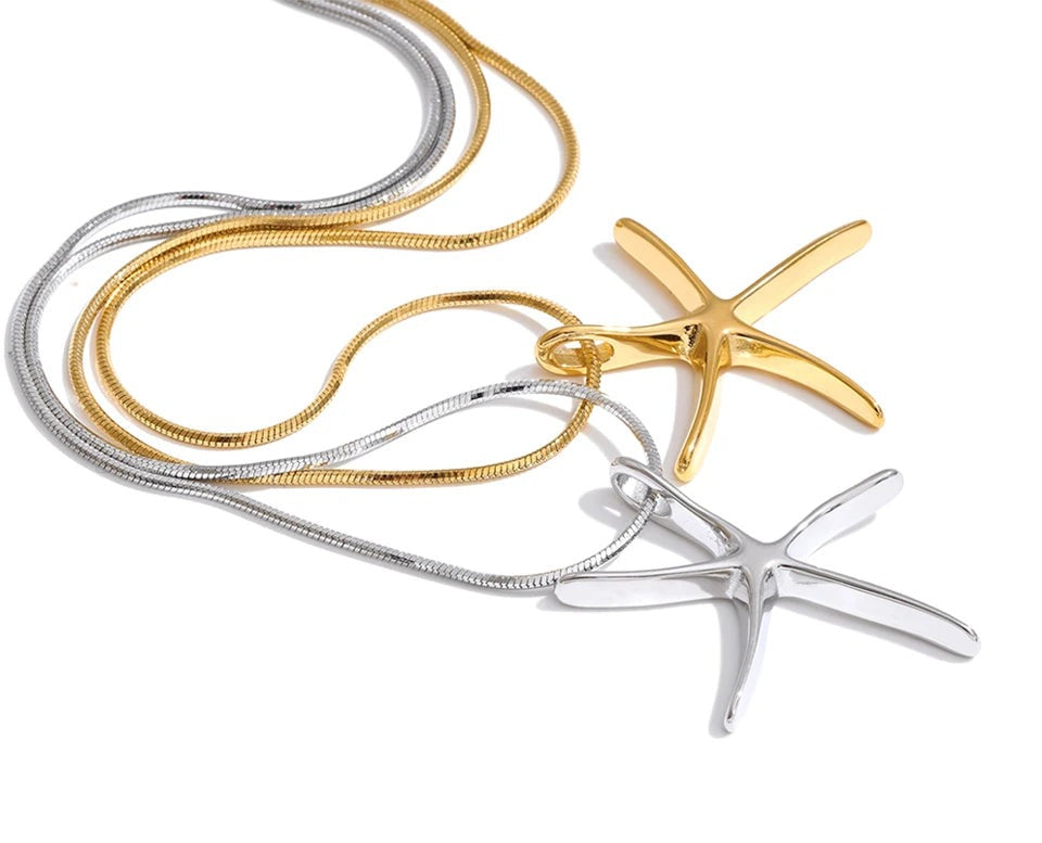 Star geometric necklace in gold-plated stainless steel.