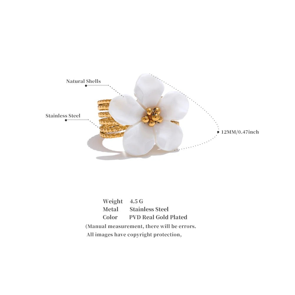 Shell flower ring in 18K gold-plated stainless steel with shell.