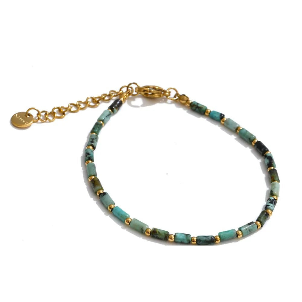 Natural stone beaded geometric necklace in gold-plated stainless steel with natural stone.