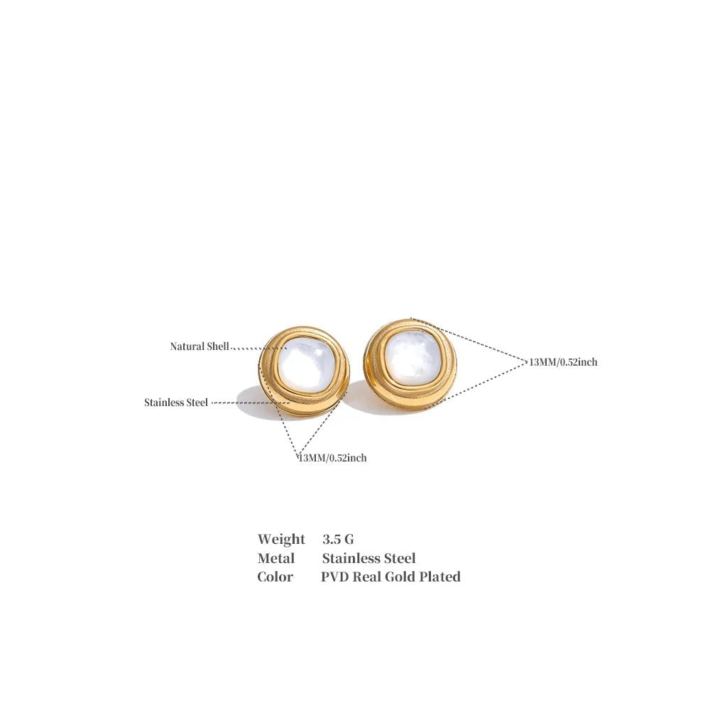 Shell geometric earrings in gold-plated stainless steel with shell.