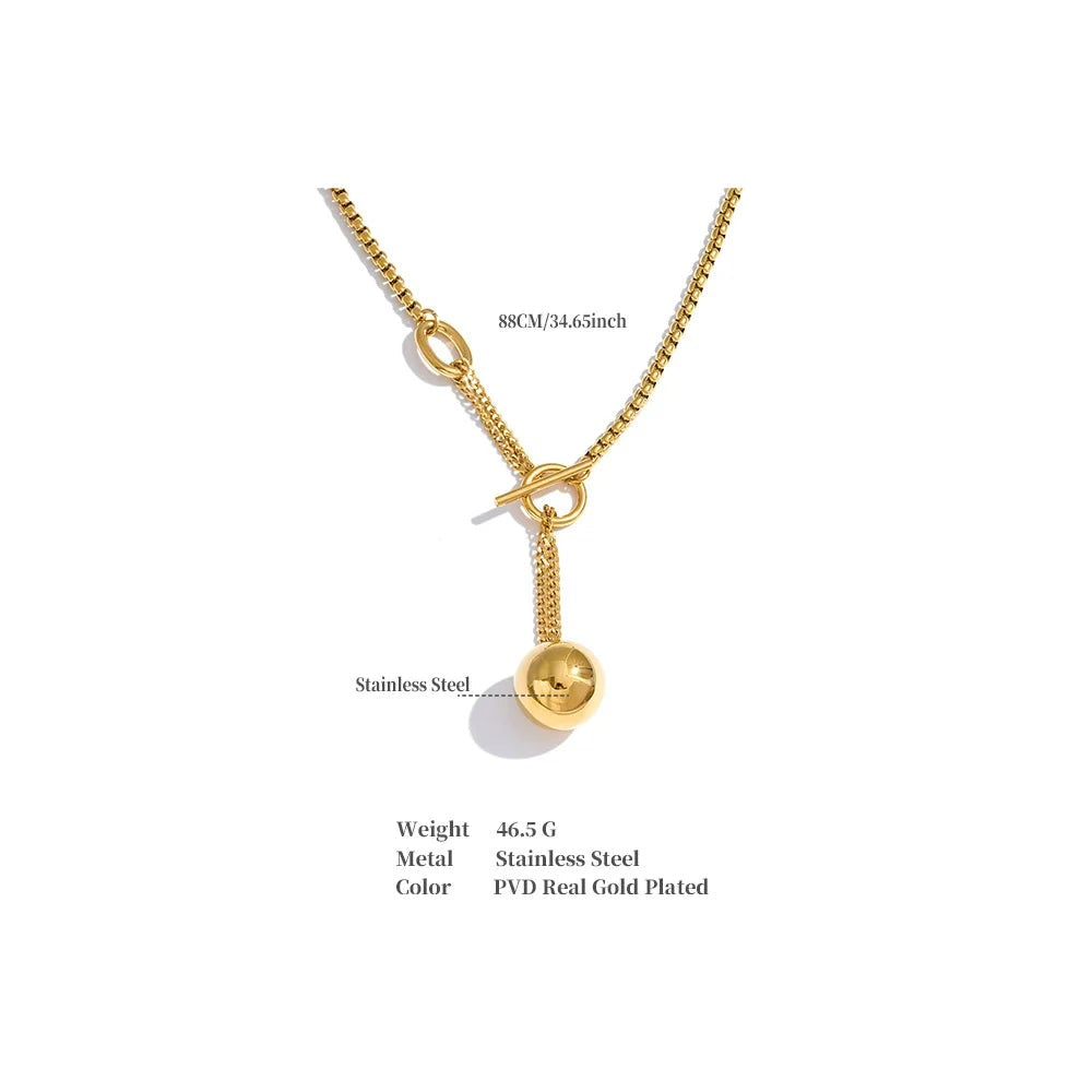 Geometric necklace in gold-plated stainless steel.