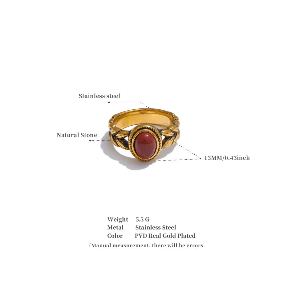 Black natural stone vintage ring in 18K gold-plated stainless steel with natural stone.