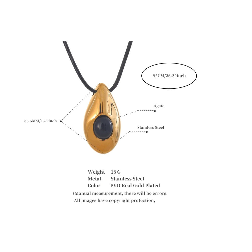 Natural stone geometric necklace in gold-plated stainless steel with natural stone.