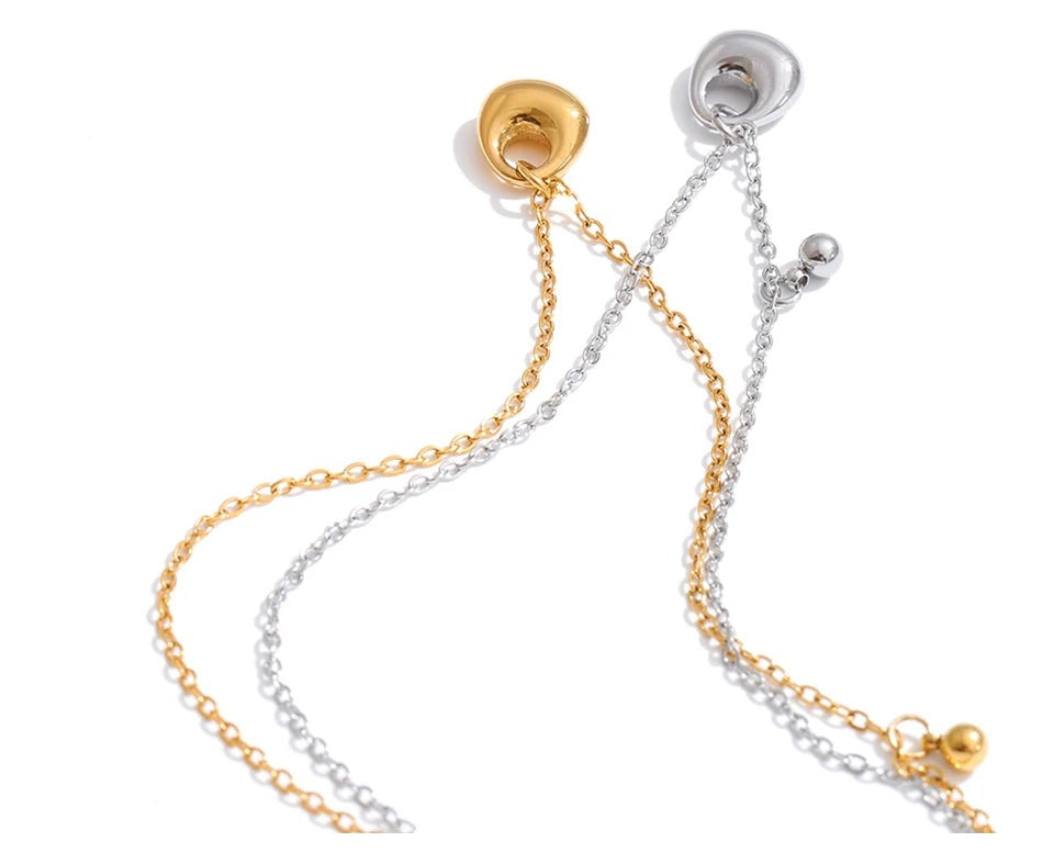 Geometric necklace in gold-plated stainless steel.